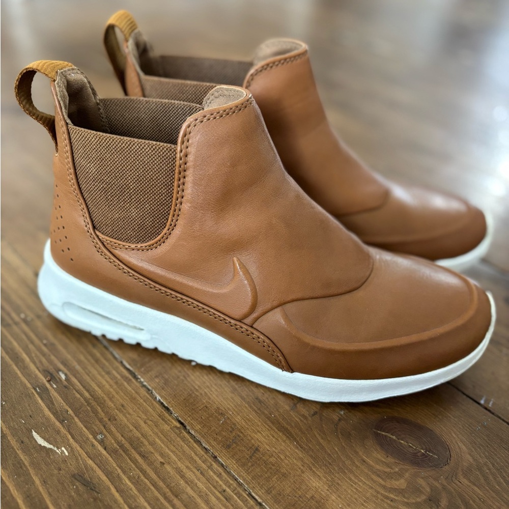 Nike Womens Air Max Thea Mid